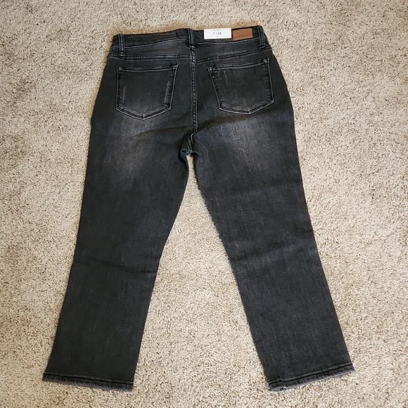 Judy Blue Capri's Size 7/28 - Picture 8 of 10